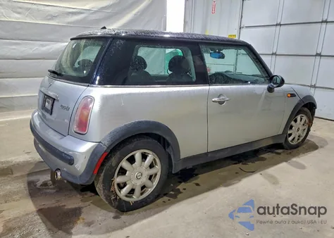 2004 Mini Cooper z USA, uszkodzony, nr VIN WMWRC33474TJ62093